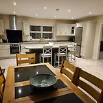 Superb 4 Bed / 3 Bath In
