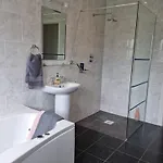 Superb 4 Bed / 3 Bath In Semesterbostad *