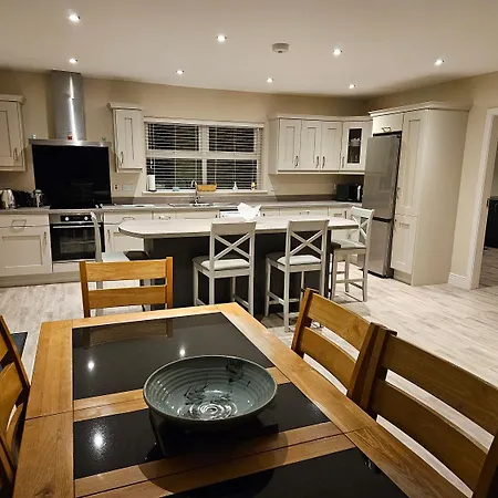 Superb 4 Bed / 3 Bath In