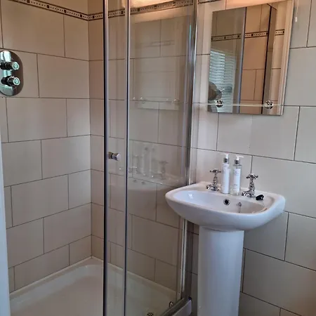 Superb 4 Bed / 3 Bath In