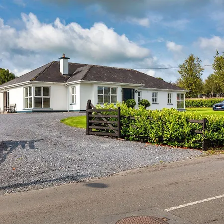 Superb 4 Bed / 3 Bath In *