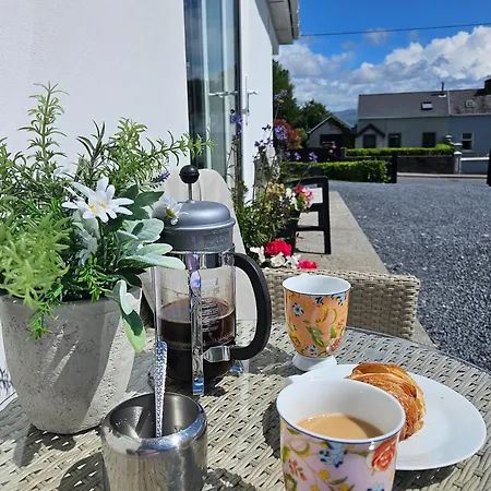 Ferienhaus Superb 4 Bed / 3 Bath In Mitchelstown
