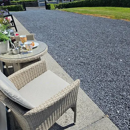 Superb 4 Bed / 3 Bath In ミッチェルズタウン