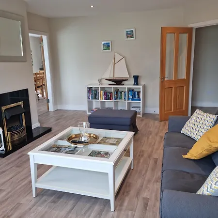 Superb 4 Bed / 3 Bath In Semesterbostad Mitchelstown