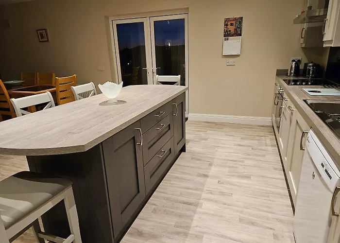 Superb 4 Bed / 3 Bath In * 米切尔斯敦