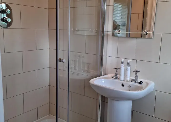 Superb 4 Bed / 3 Bath In