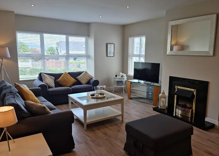 Superb 4 Bed / 3 Bath In 度假居 *